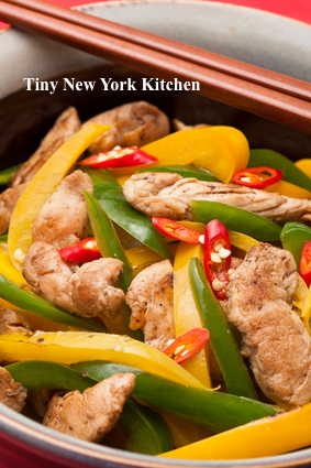 Stir-Fried Chicken With Green & Yellow Peppers