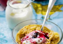 Baked Oatmeal With Berries & Greek Yogurt