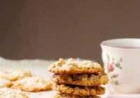 VICTORIA'S CHOCOLATE CHIP OATMEAL COOKIES