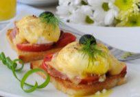 Poached Eggs With Asiago Cheese Sauce